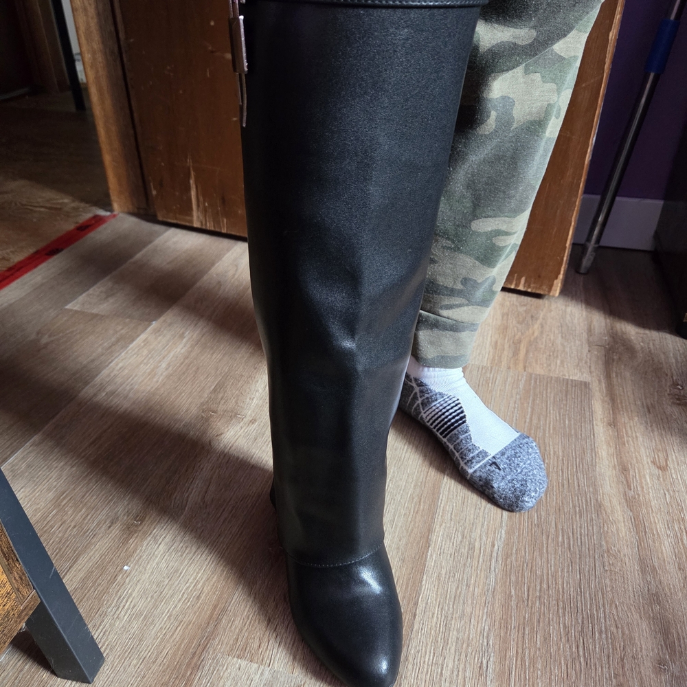 Black Knee-High Women's Boots Size 7 Leather - Picture 3 of 6